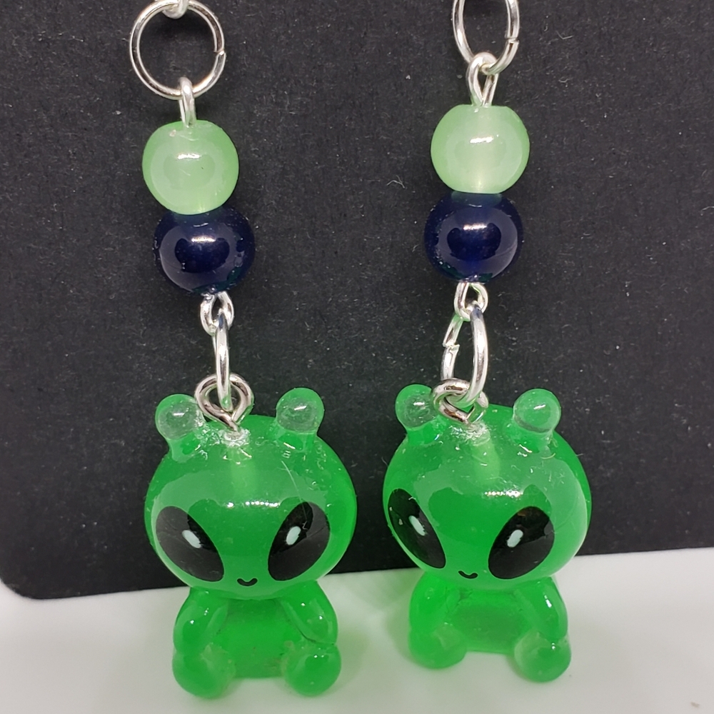 Handmade Glass Beaded Glow in Dark Resin Alien Earrings - Picture 2 of 3